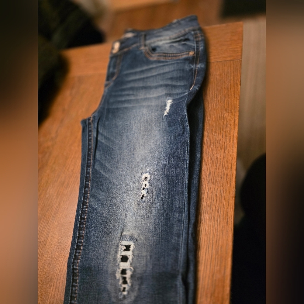 Wallflower Distressed Capris Sz 9.